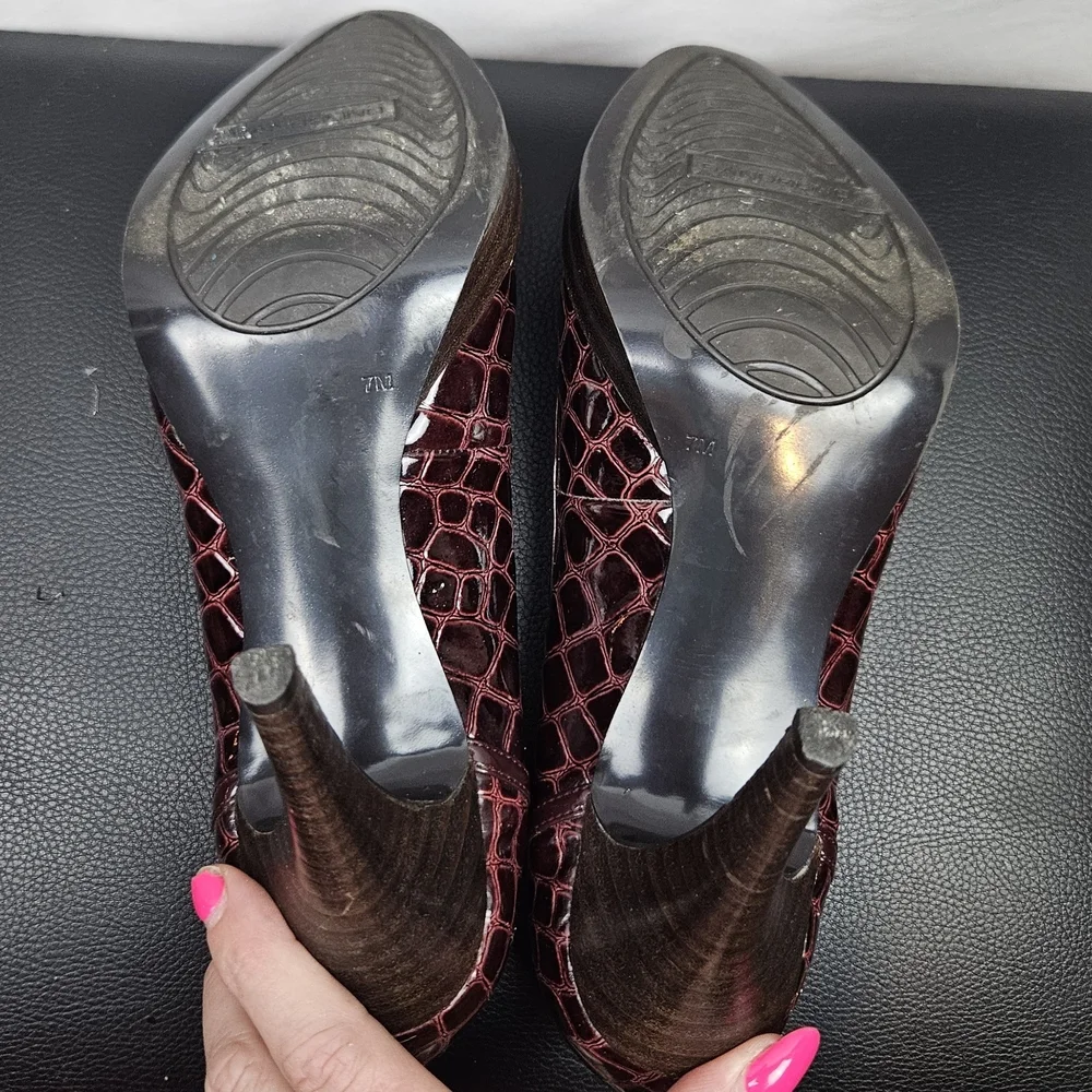 Bandolino Women's Red Red Reptile Pumps Sz‎ 7M Sexy Feminine Holiday Cocktail
